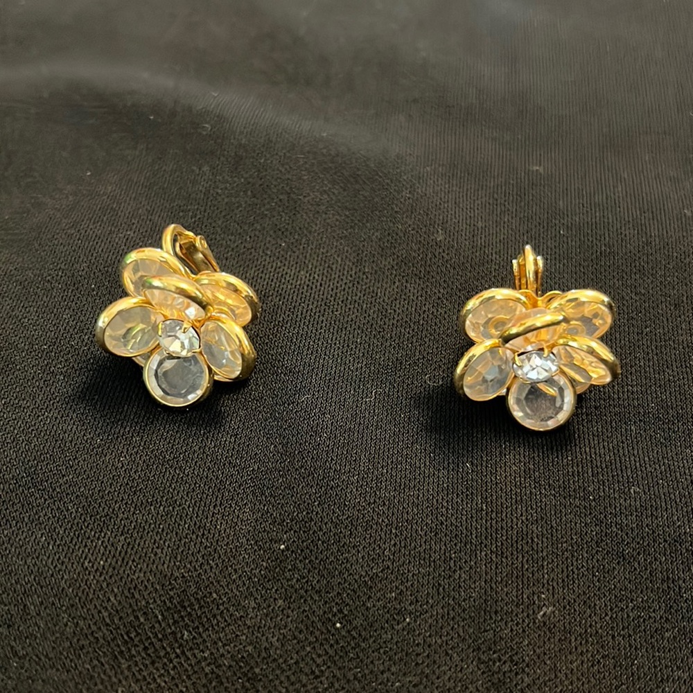 Clip on petals earrings